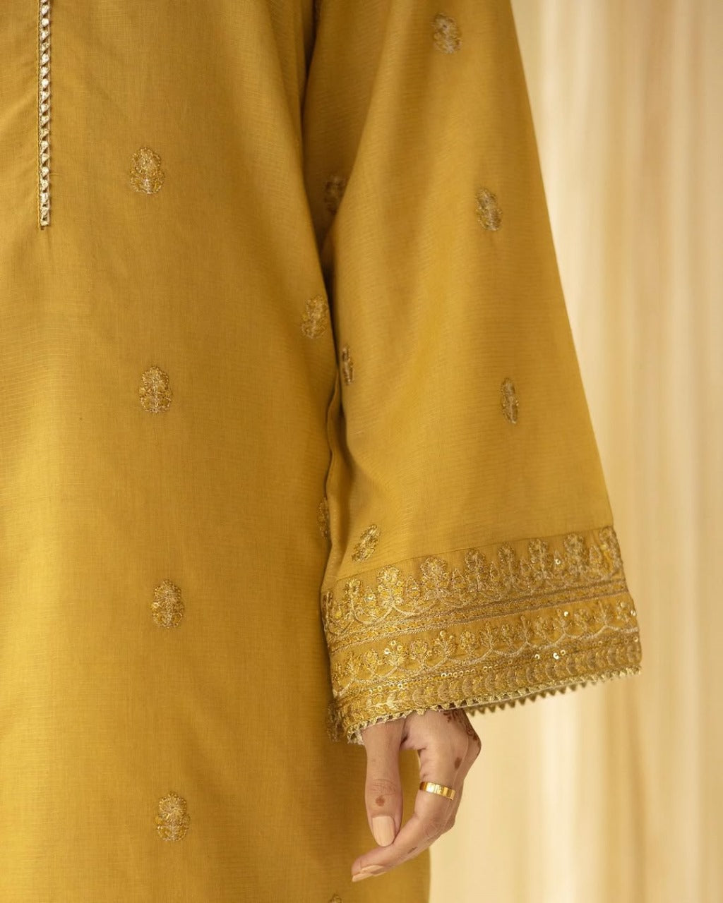 Mehra lawn 3-piece Stiched Outfit