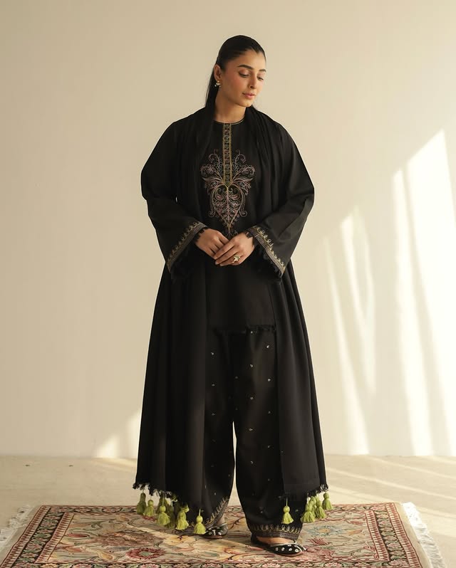 Black 🖤 Stitched Outfit