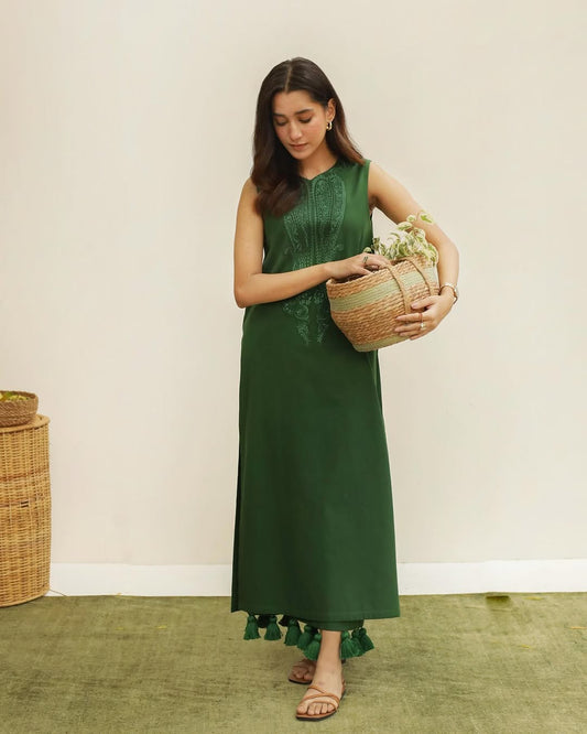 Bottle Green 🌿 Full Sleeve's 3-Piece Stitched Outfit