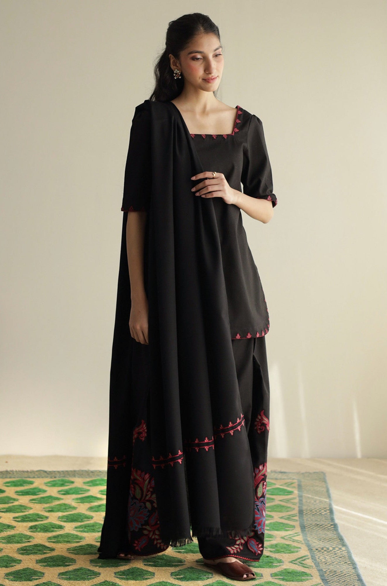 Black Kurti Full Sleeve's Outfit