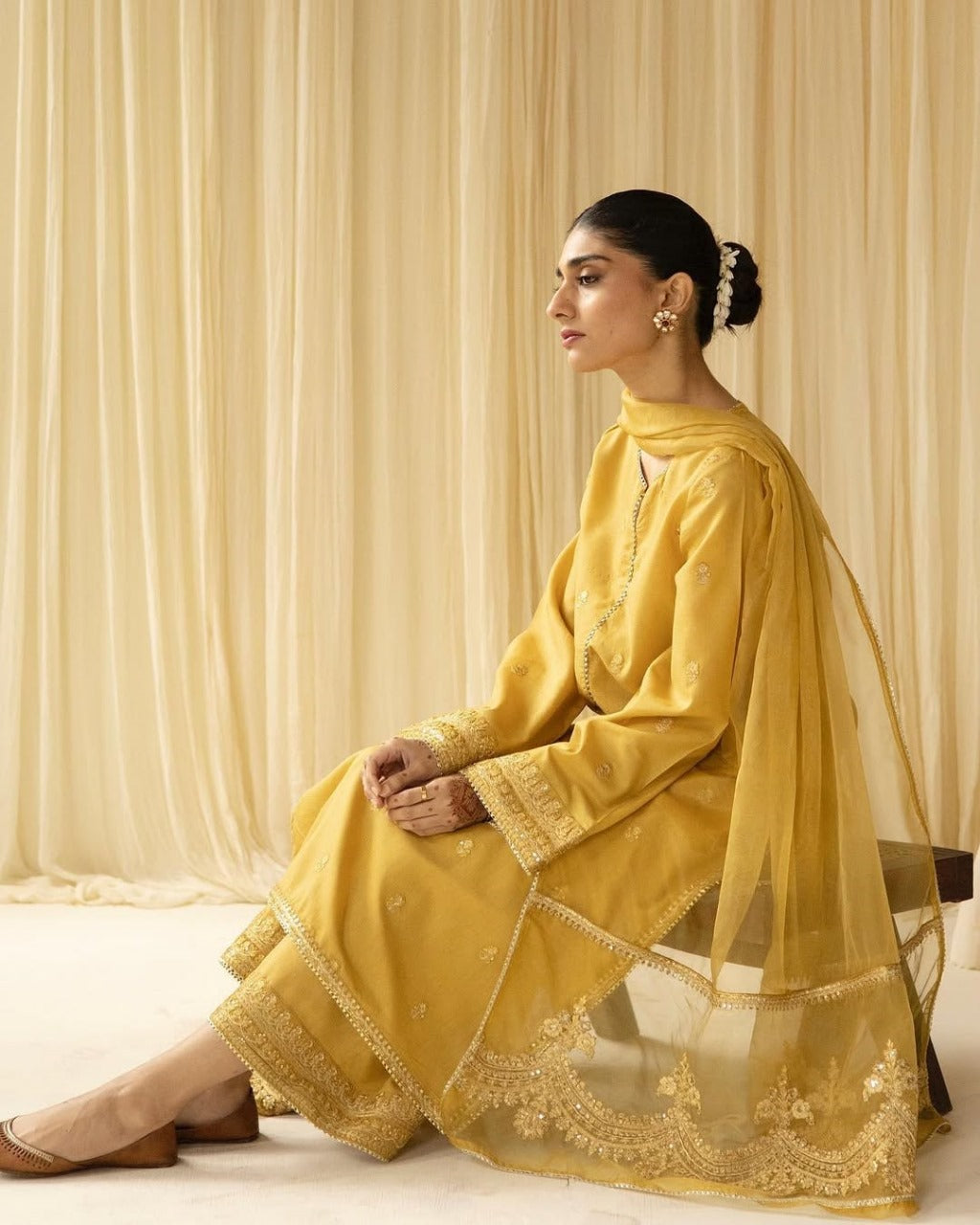 Mehra lawn 3-piece Stiched Outfit