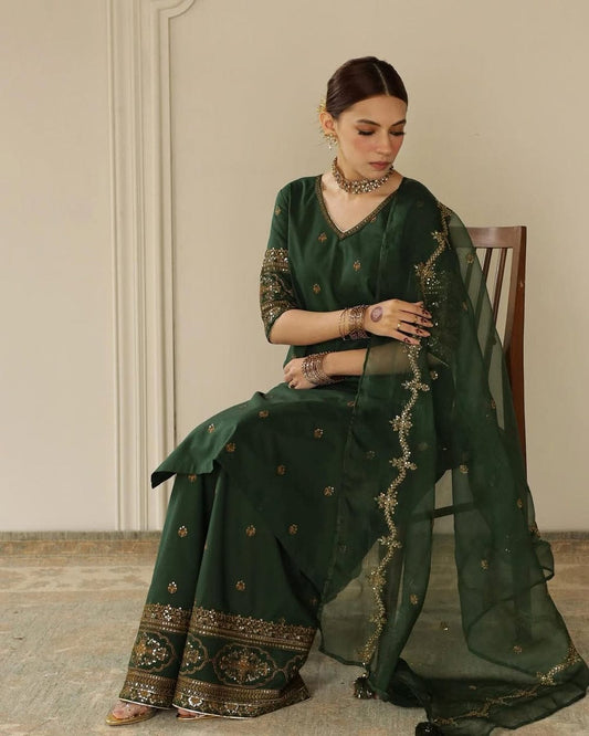 Deep Green Embroidered Lawn 3-piece Stiched Dress