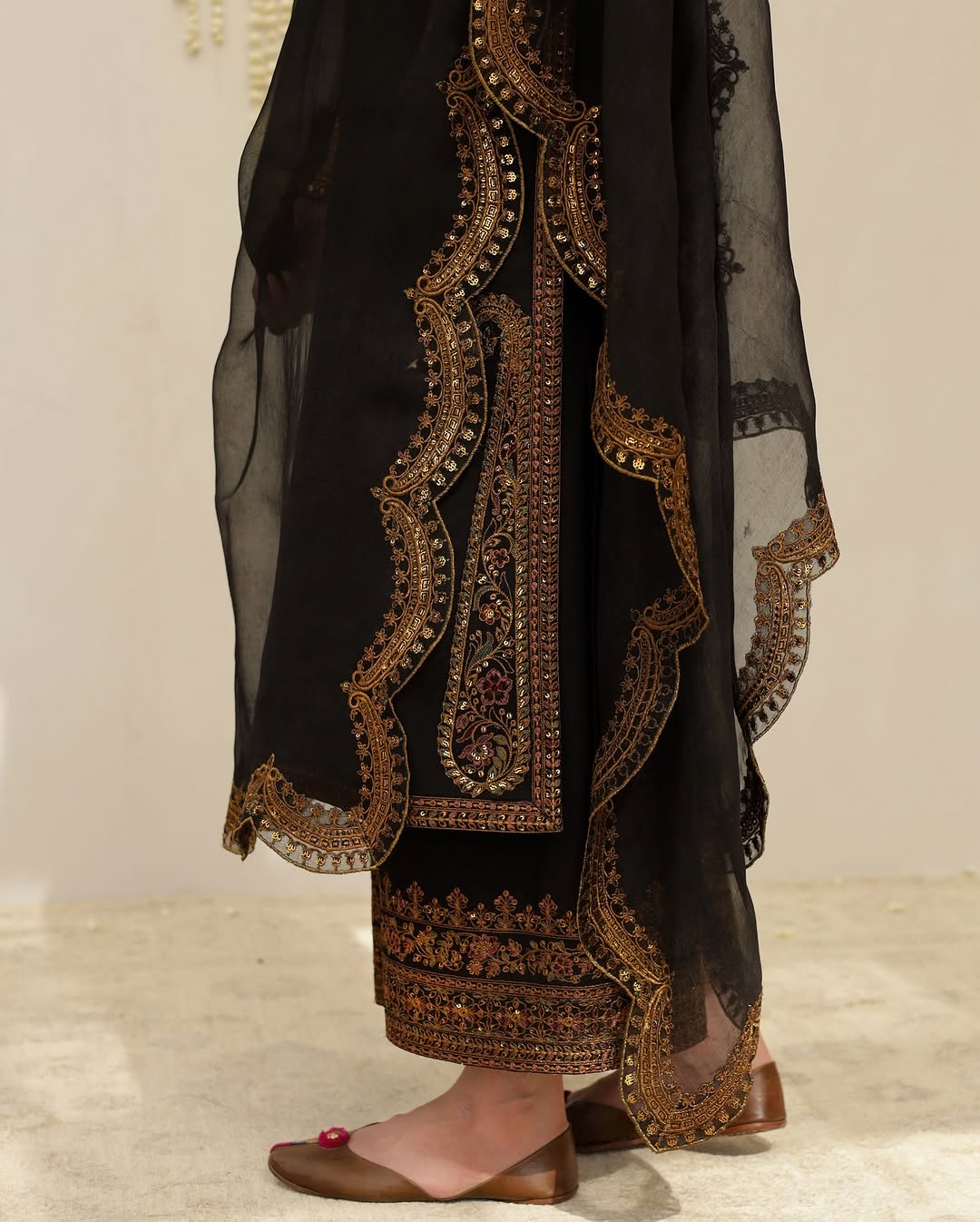 Black Mystique Full Sleeve's Stitched 🪡 Dress