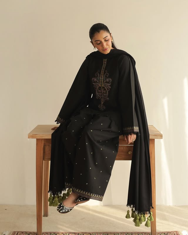 Black 🖤 Stitched Outfit