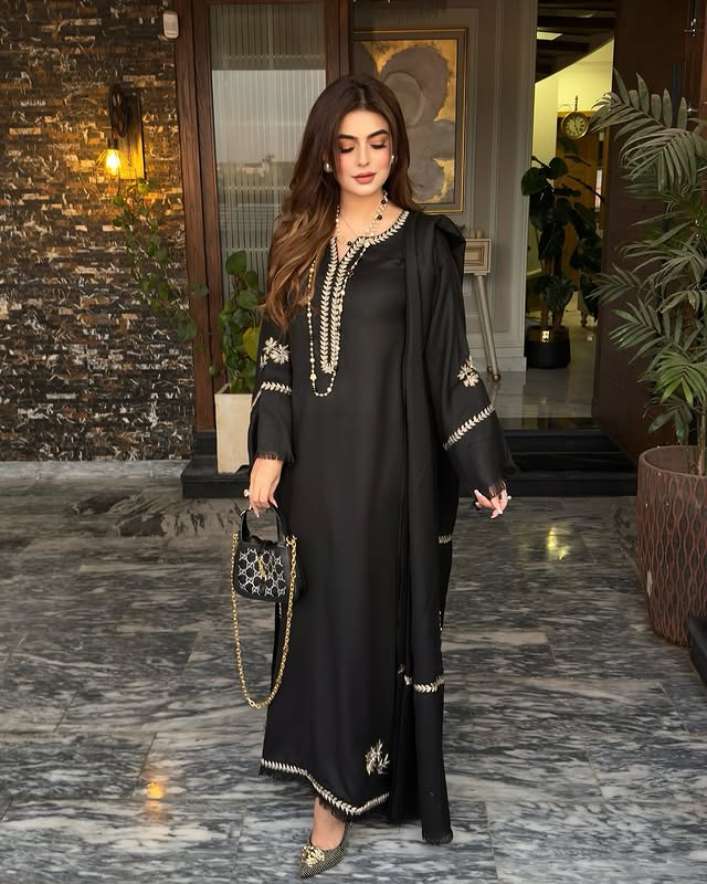 Black 🖤 3-piece Stitched outfit