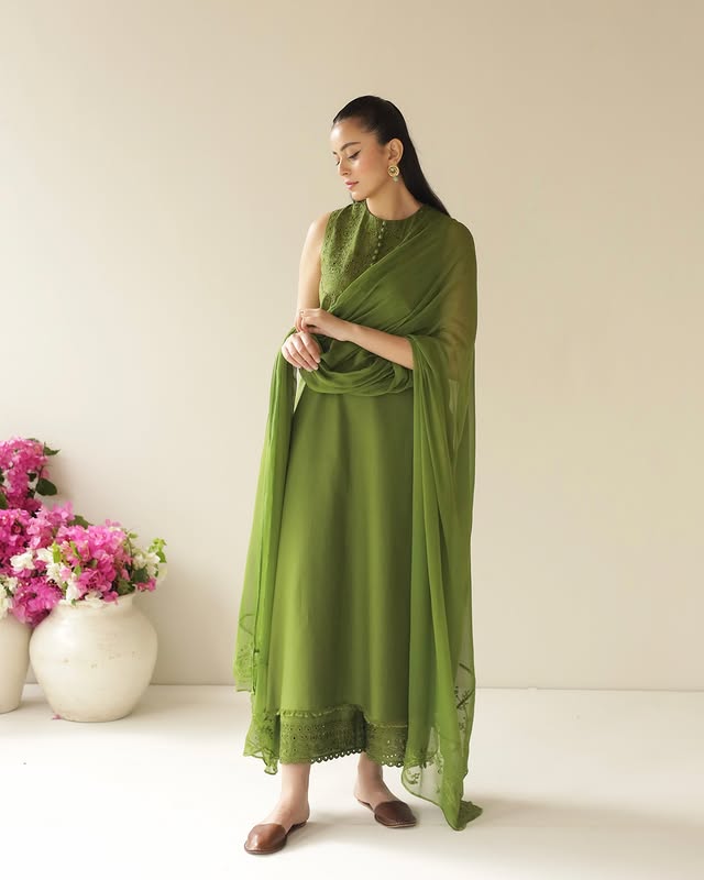 Parrot Green Full Sleeve's Stitched outfit