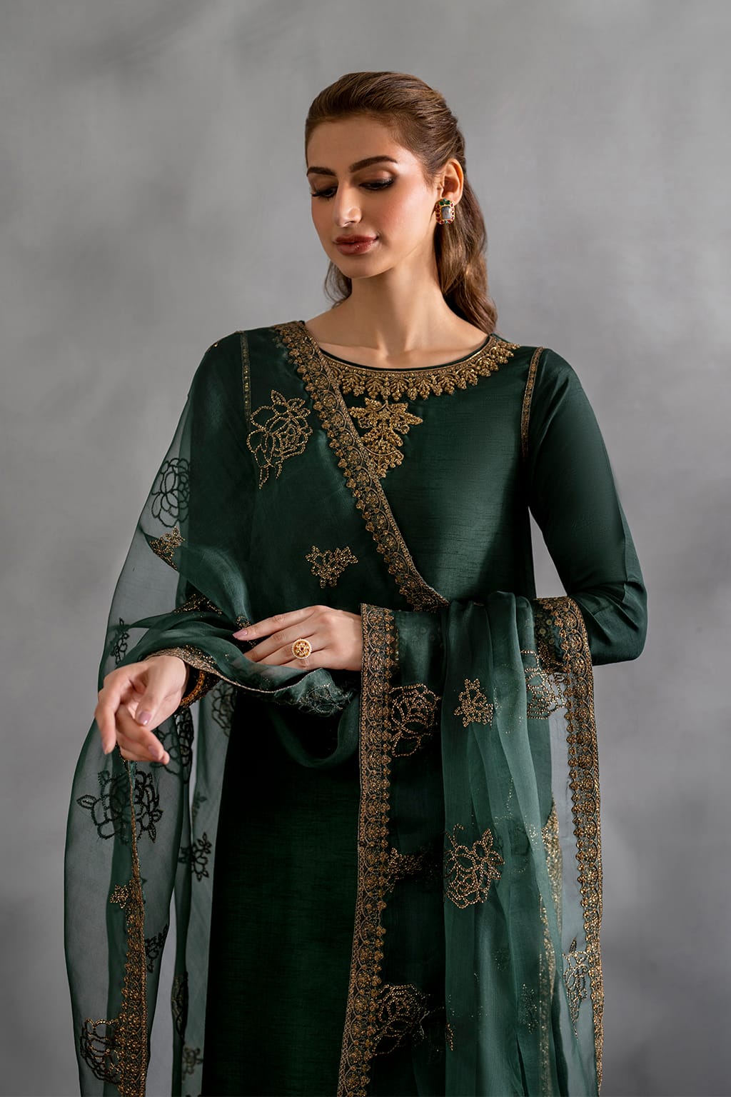 Green Embroidered stitched🪡 outfit 3_piece