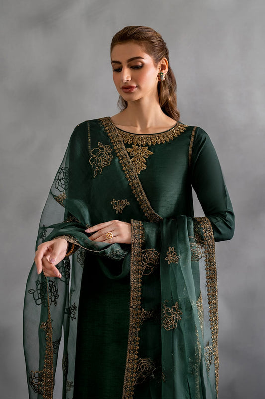 Green Embroidered stitched🪡 outfit 3_piece