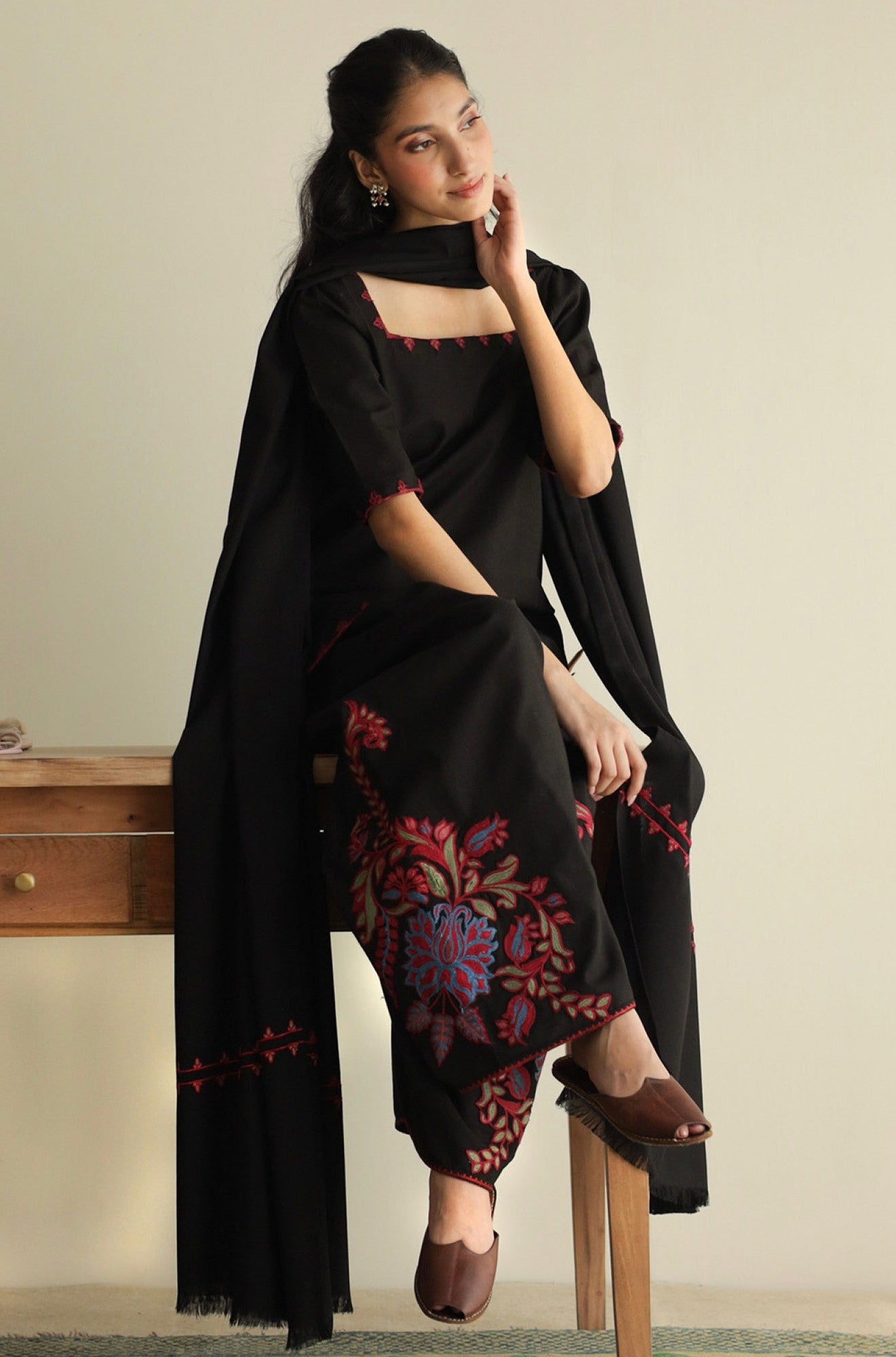 Black Kurti Full Sleeve's Outfit